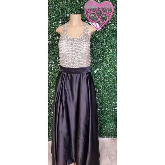 Satin formal gown - Picture 1 of 8